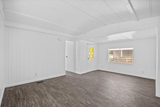 Foto del edificio - 5055 W. TULARE AVE SP 64 - 2 BEDROOM 1.5 BATH - MANUFACTURED HOME - SW VISALIA