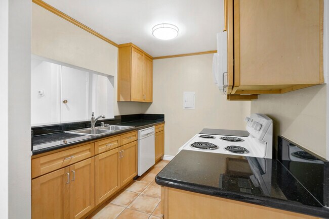 Foto del edificio - 5460 White Oak Ave