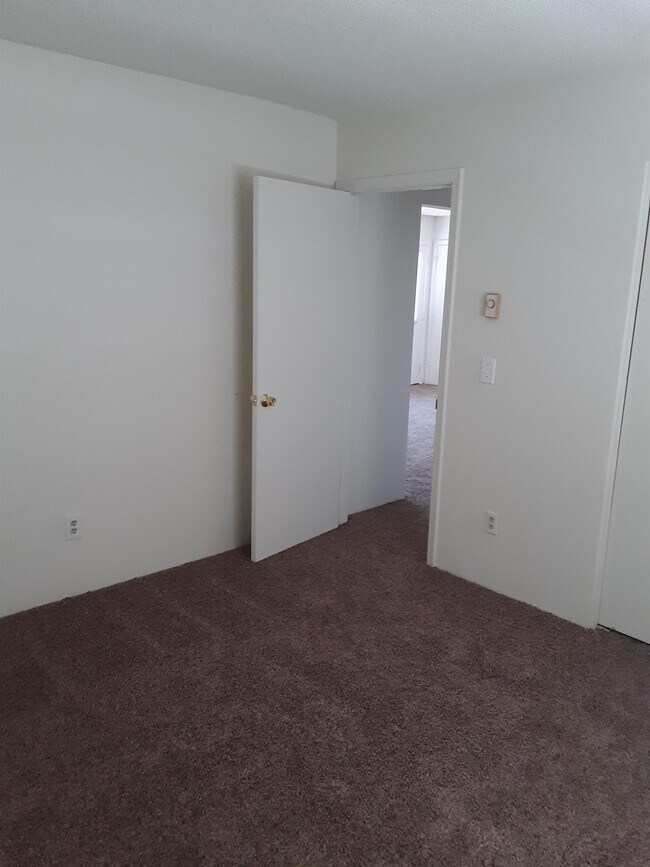 Building Photo - 439 S Alarcon St