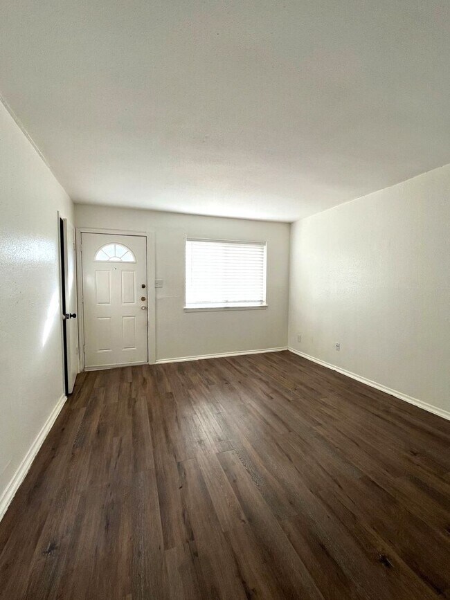 Building Photo - 7115 Glen Terrace