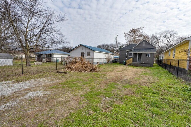 Building Photo - 555 Dodson Ave