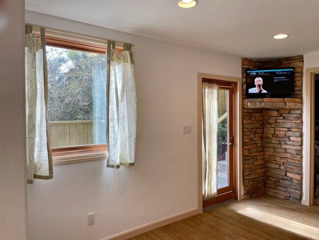 Foto del edificio - 1050 Keith Ave