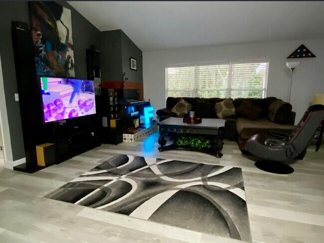 Foto del edificio - 6106 Everglades Dr