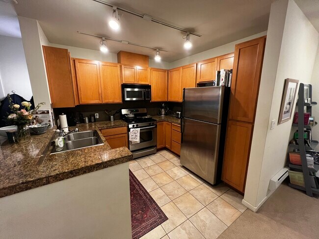 Well designed kitchen--with office area to the right - 2901 NE Blakeley St