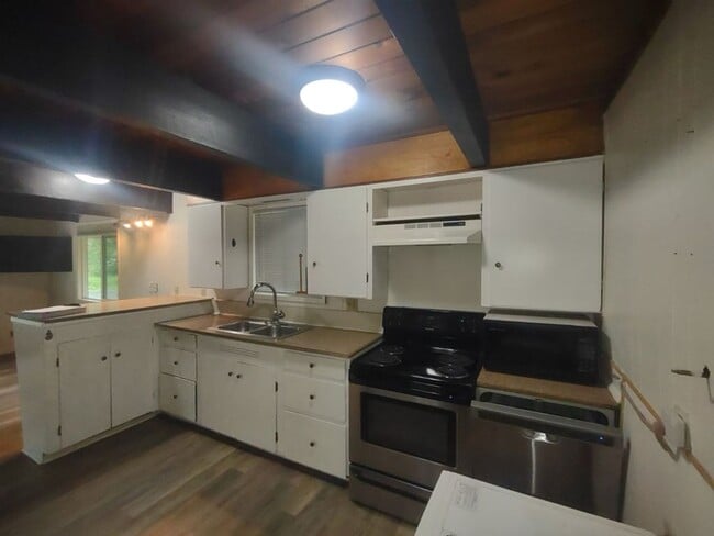 Building Photo - 2+Bedroom Cabin in Serene Setting