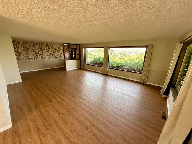 Foto del edificio - Beautiful Golf Course Home | 2 Bed • 2 Bath • Bonus Room