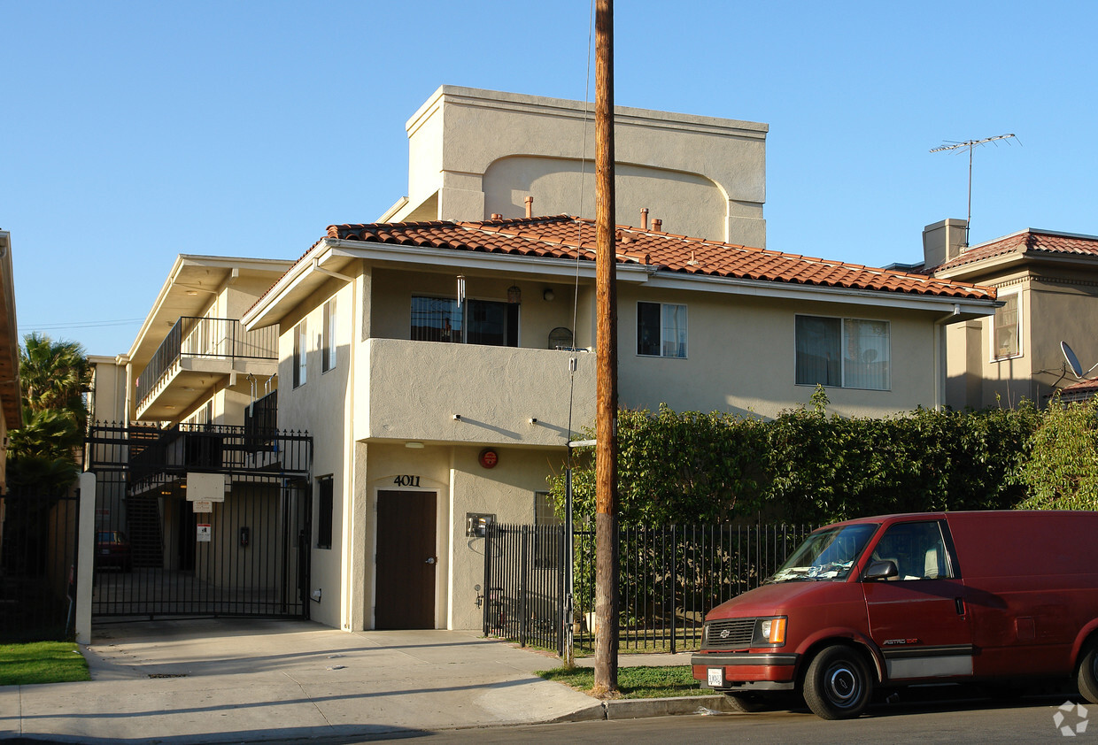 Primary Photo - 4011 Oakwood Ave