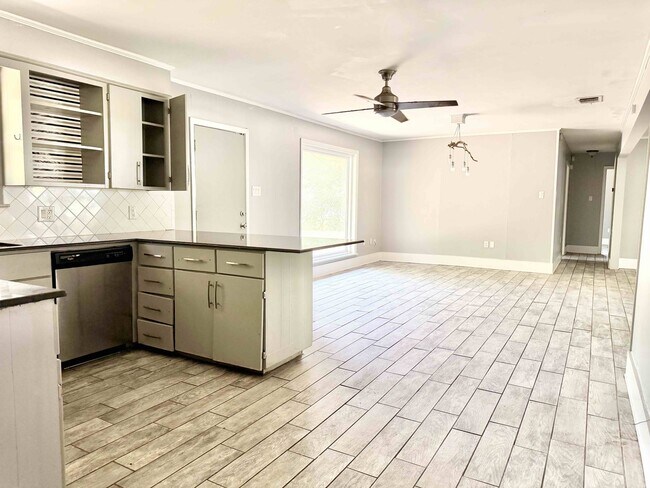 Foto del edificio - 735 Westbrook Dr