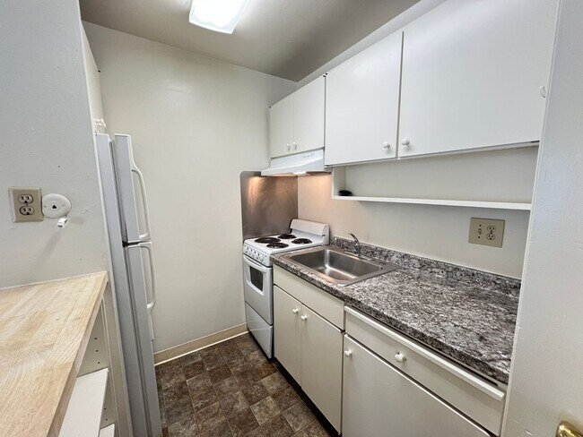 Foto del edificio - Studio Condo Available Now