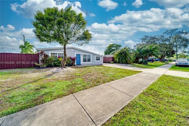 Photo - 5900 N Farragut Dr House