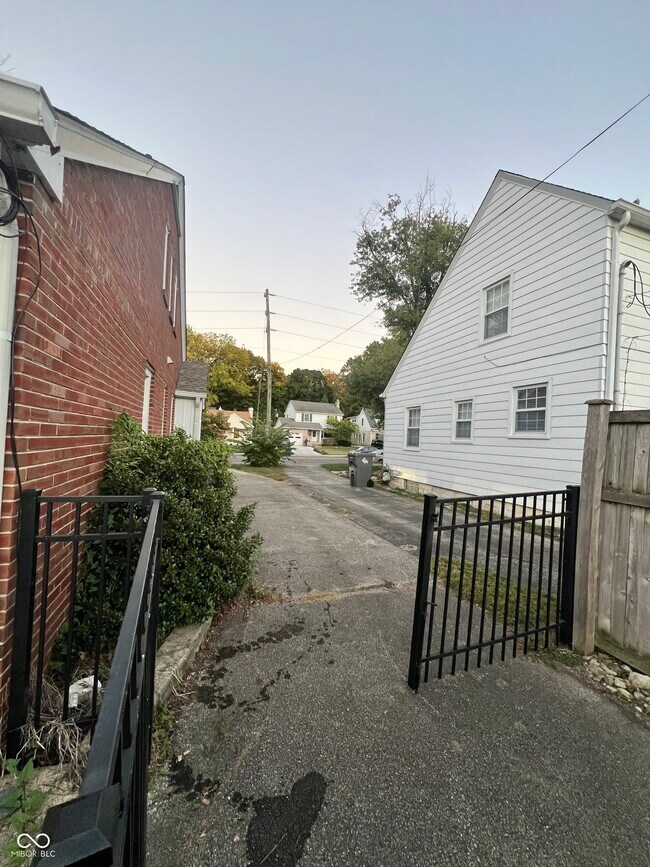 Building Photo - 4728 Boulevard Pl