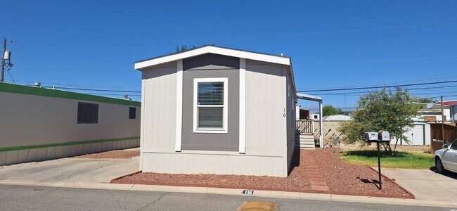 Foto del edificio - 4388 E Lake Mead Blvd