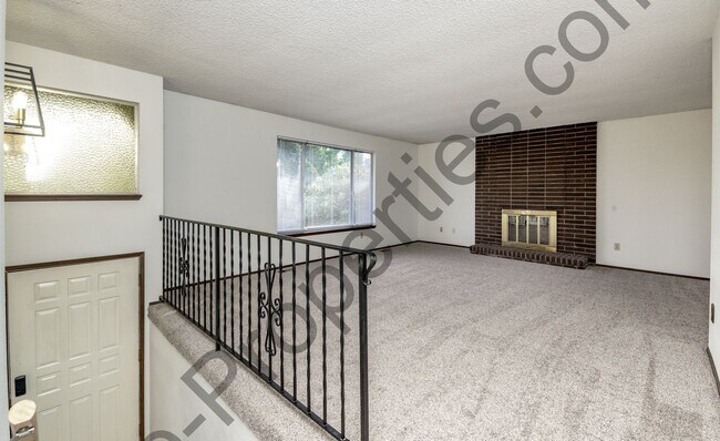 Foto del edificio - 4 bedroom 2.5 bathroom Home