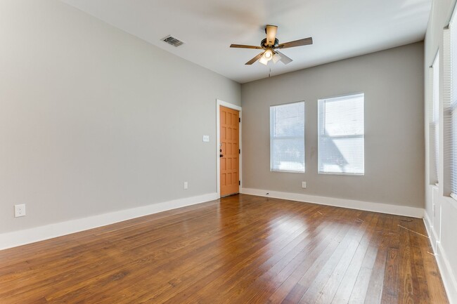 Foto del edificio - 2-BEDROOM, 2-BATHROOM IN DIGNOWITY HILL