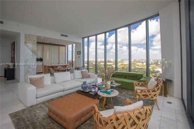 Foto del edificio - 2821 S Bayshore Dr