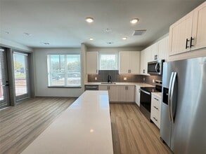 Building Photo - 11604 Stonehollow Dr Building Photo - 11604 Stonehollow Dr