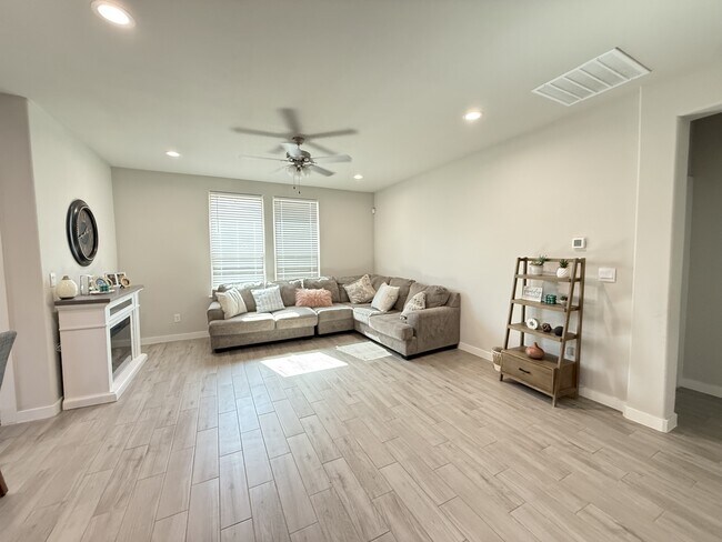 Foto del edificio - 6705 Hooper Wy