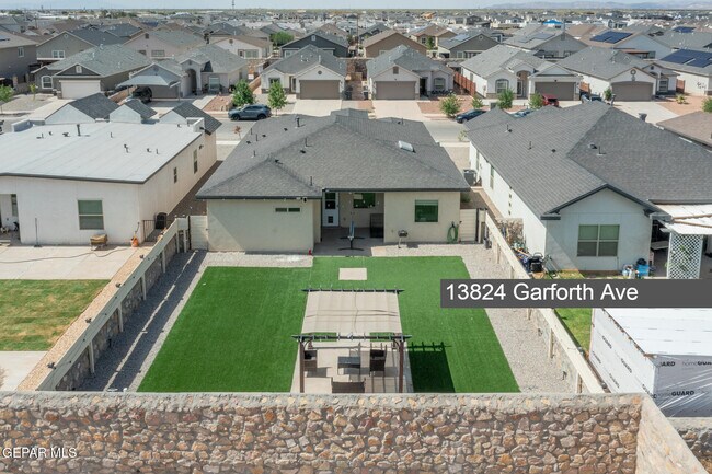 Foto del edificio - 13824 Garforth Ave