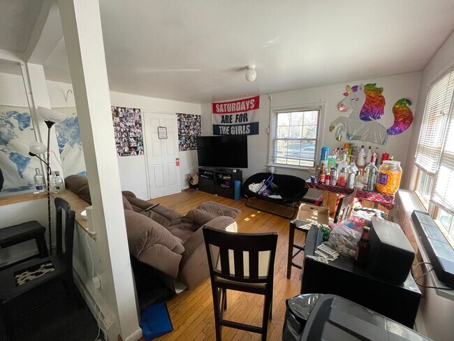 Building Photo - 52 N Manheim Blvd