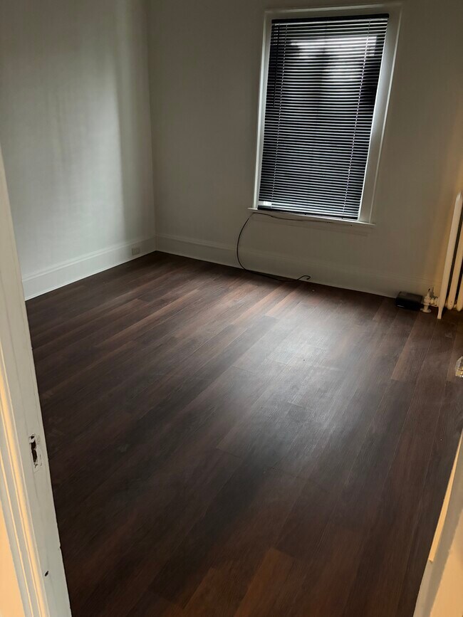 Dormitorio 2 - 13102 Bartlett Ave