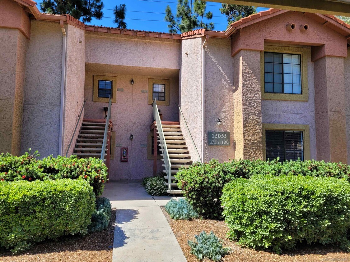 Foto principal - 12055 Alta Carmel Ct