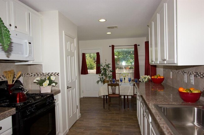 Foto del edificio - 7304 S Glenn St