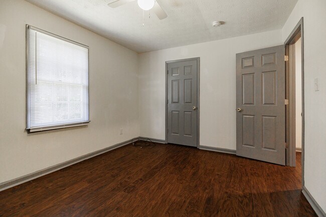 Foto del edificio - 408 Freeman Dr