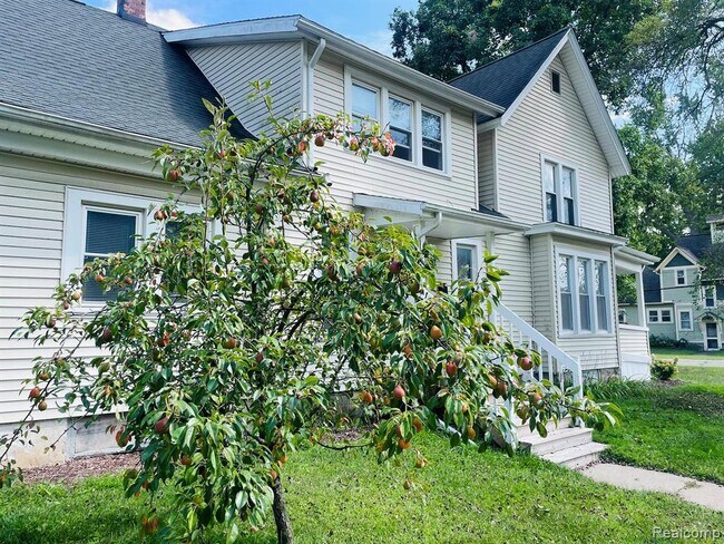 Building Photo - 205 E Shadbolt St