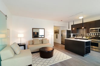 Building Photo - 12 E Lake St