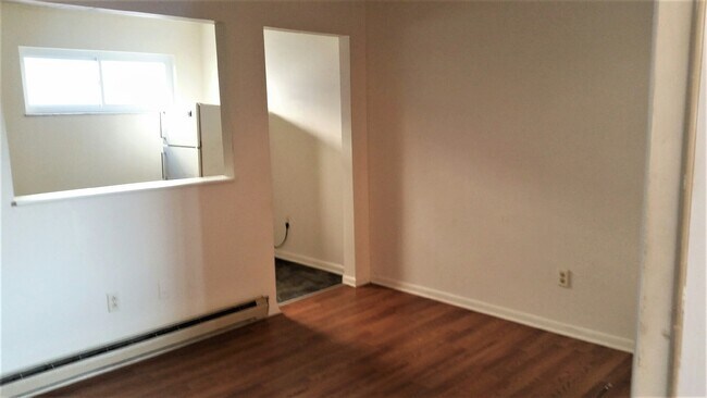 Building Photo - 33 6th Ave W