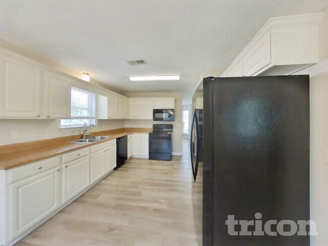 Building Photo - 673 Mable Dr