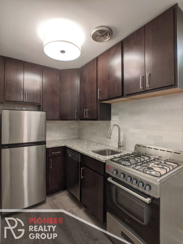 Foto del edificio - 445 W Barry Ave
