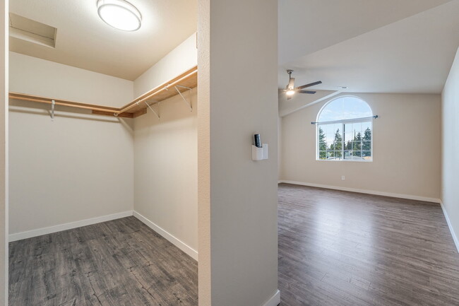 Building Photo - 2525 S 288th St