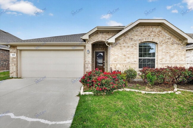 Foto del edificio - 6128 Fall Creek Ln