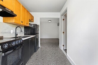 Building Photo - 1085 NE 34th St