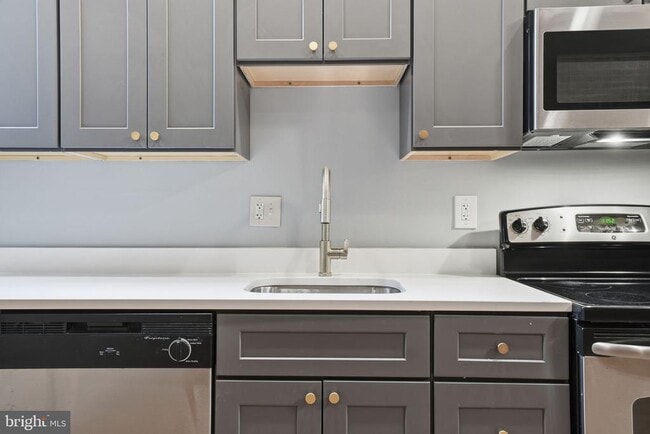 Building Photo - 1440 Fairmont St NW