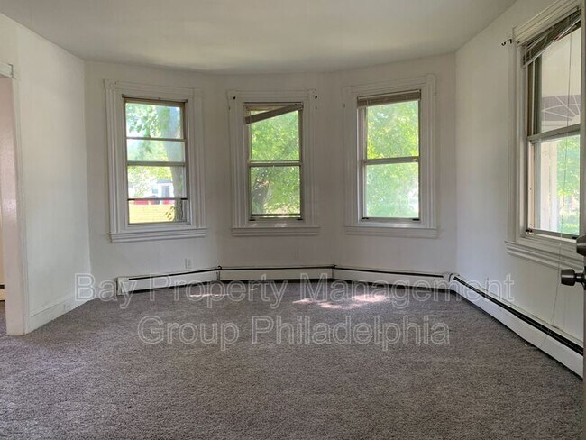 Building Photo - 719 Pembroke Ave