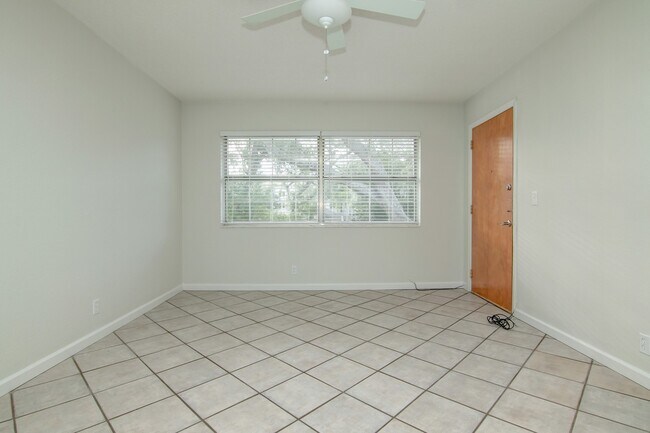 Building Photo - Cozy 3 Bed 2 Bath Condo for Rent in Downto...