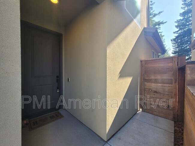 Building Photo - 35 Rio Viale Ct