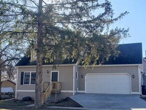 Building Photo - 1323 W Main St