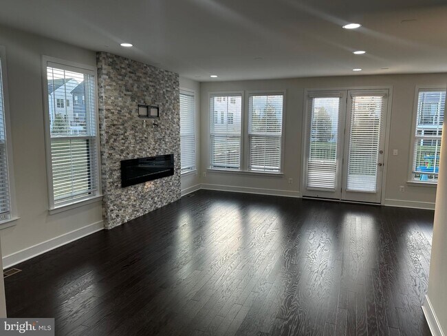 Foto del edificio - 25487 Byrnes Crossing Dr