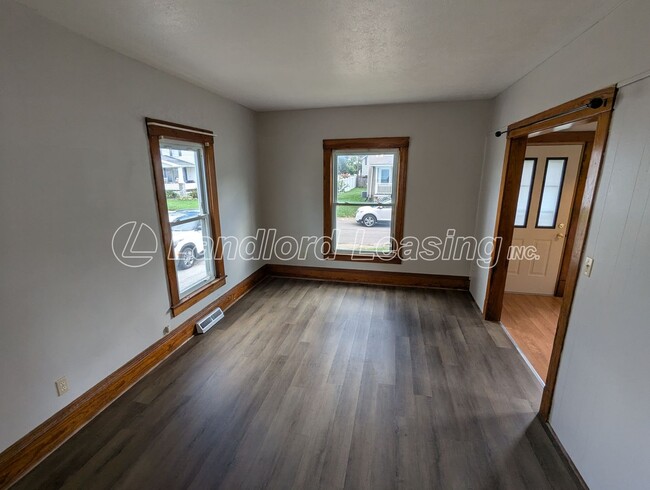 Foto del edificio - $499 Security Deposit Special!!