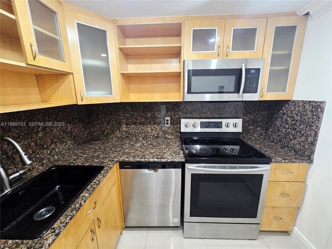 Building Photo - 800 West Ave