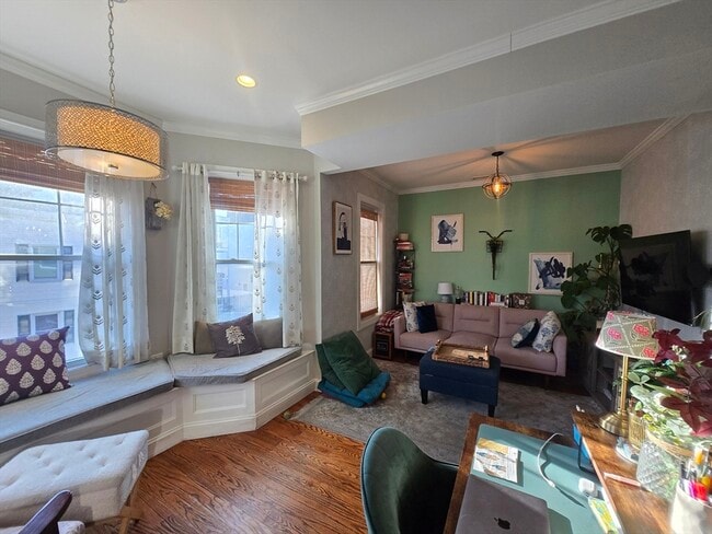 Building Photo - 306 Maverick St