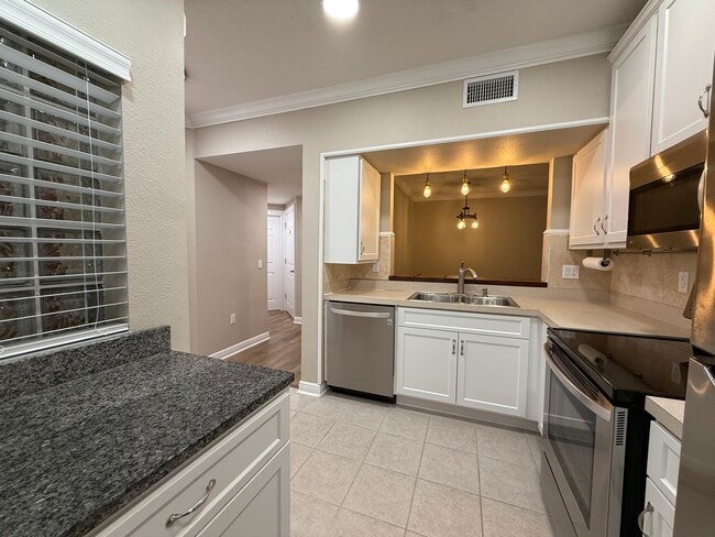 Foto del edificio - 6018 Portsdale Pl