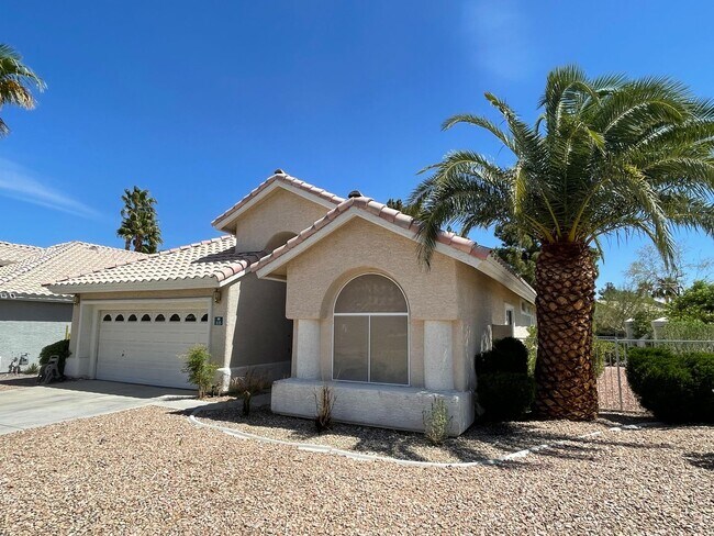 Foto del edificio - Charming 3-Bedroom Home Backing to Greenway with Golf Course Access