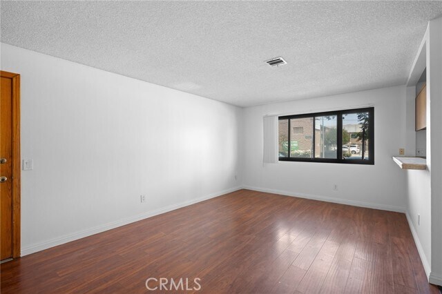 Foto del edificio - 16226 Vanowen St