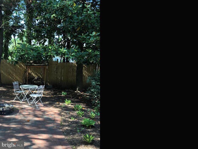 Foto del edificio - 34 Munroe Ct