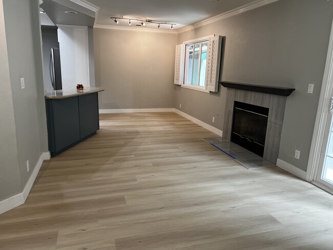 Building Photo - 14041 McClure Ave