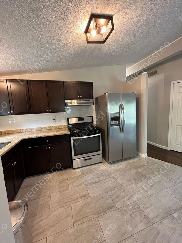 Foto del edificio - 23215 Berkley St